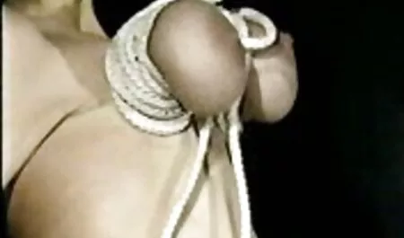 Valeria อยู่ในสีแดงมัดอยู่ วิดีโอ หนัง โป็ dildo ลึกได้รับรู้และก็น้ำเชื้ออยู่ในปากของเธอ
