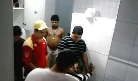 ผู้หญิงอยู่ในรอยสักและวิงๆกระตุ้นของเธอ clit ดู วีดีโอ โป๋