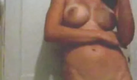 ผมบลอนด์ล่อนนอนกับผู้ชายเพื่อนของเธออยู่ใน anal หลุม วิดีโอ โป๊ ภาพ คม ชัด