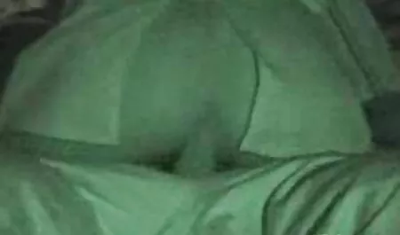 เลสเบี้ยนไปยุ่งกับเล็กน้อ vibrator ใน วี ดิ โอ หนัง โป้ anal