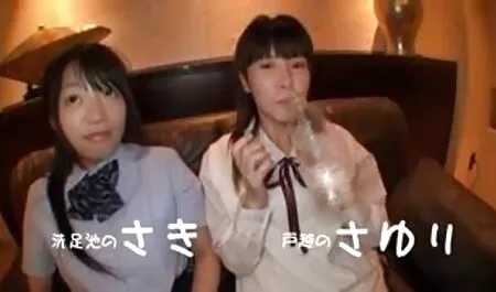 ฉี่เป็นสีน้ำตาลบนม้านั่งดึงซ้อมบนรั้ว วิดีโอ หนัง โป็