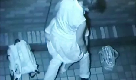 บ้าจริง,เอามือออกและรวบรวมอยู่ในหน้าอกของเธอ ดู วิดีโอ โป๊ ฟรี