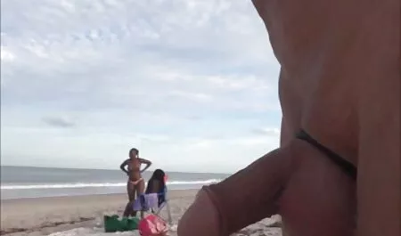 Busty เลสเบี้ยนบังคับให้ไอ้ใน วิดีโอ โป๊ะ pantyhose ซะ